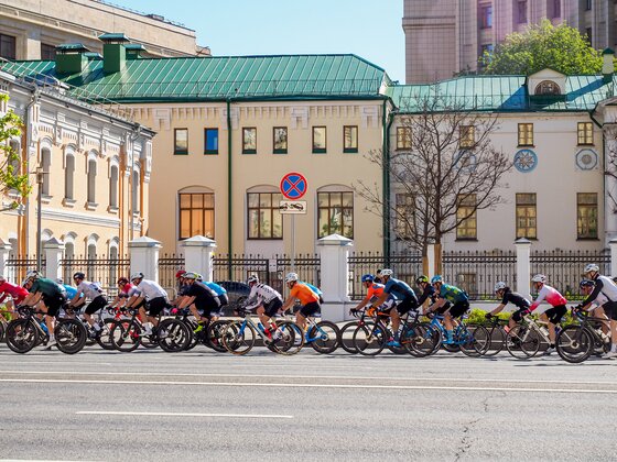  Москва на спорте: как прошли юбилейный полумарафон «ЗаБег.РФ», велогонка «Садовое кольцо» и Весенний велофестиваль