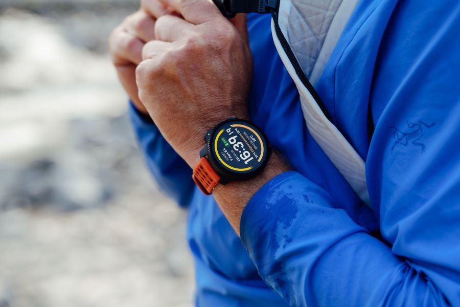 Suunto Race — умные спортивные часы для всех, кто живёт движением