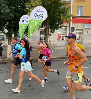 Смарт-часы SUUNTO помогли пейсмейкерам IX Уфимского марафона привести бегунов к заветным результатам