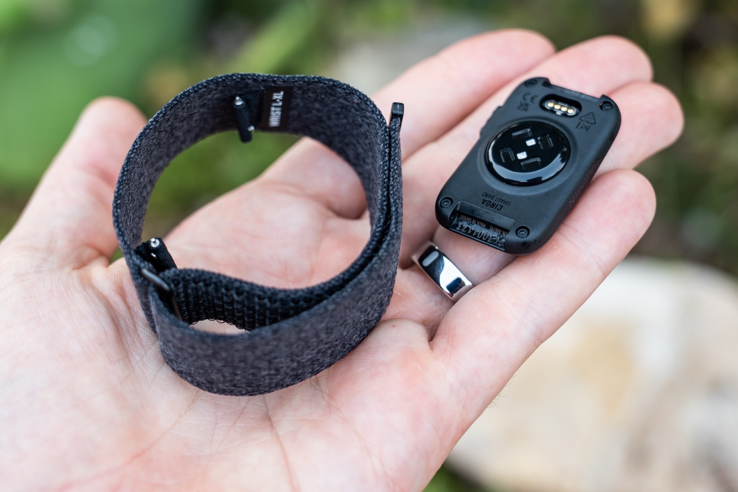 Garmin CIRQA: почему Garmin выпустила фитнес-браслет без экрана и для кого он предназначен
